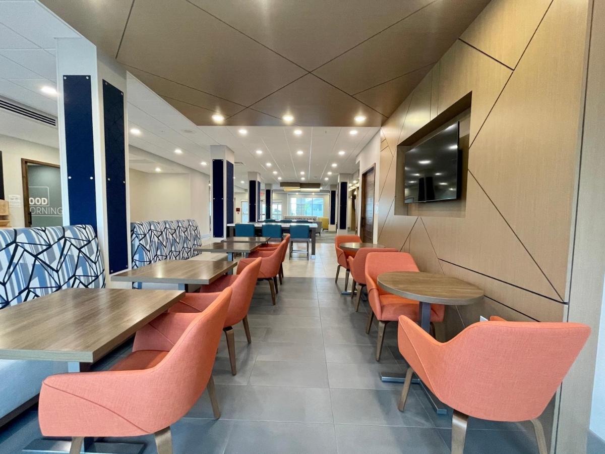Holiday Inn Express & Suites - Ft. Smith - Airport By Ihg Форт-Смит Экстерьер фото