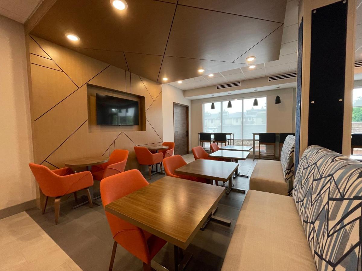 Holiday Inn Express & Suites - Ft. Smith - Airport By Ihg Форт-Смит Экстерьер фото
