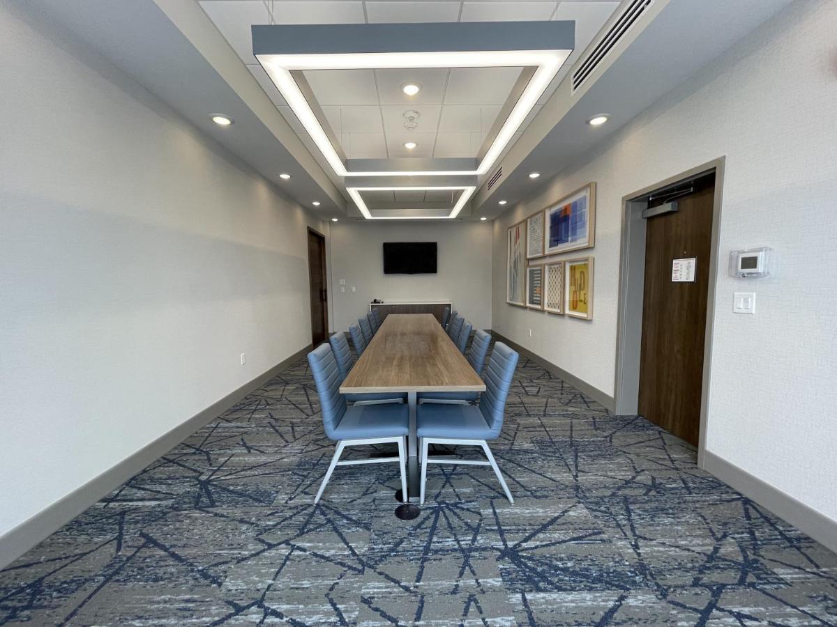 Holiday Inn Express & Suites - Ft. Smith - Airport By Ihg Форт-Смит Экстерьер фото